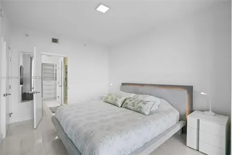 16385 NE Biscayne Boulevard North Miami Beach FL 33160