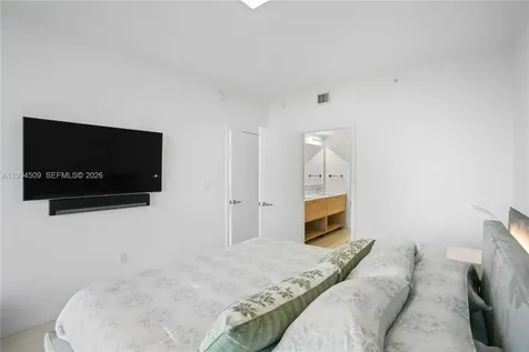 16385 NE Biscayne Boulevard North Miami Beach FL 33160