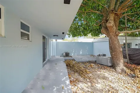 1239 SW 22nd Avenue Miami FL 33135