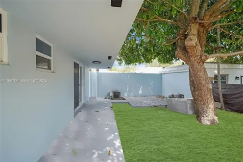 1239 SW 22nd Avenue Miami FL 33135