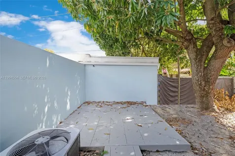 1239 SW 22nd Avenue Miami FL 33135