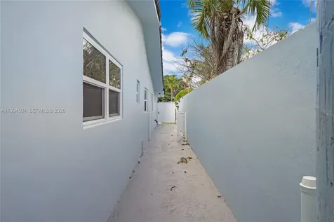 1239 SW 22nd Avenue Miami FL 33135