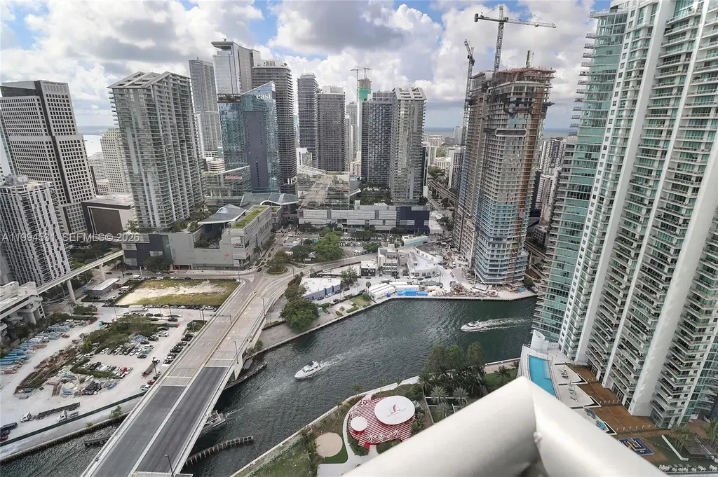 350 S Miami Avenue Miami FL 33130