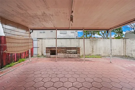 7205 W 2nd Lane Hialeah FL 33014