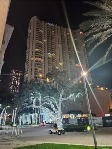 350 S Miami Avenue Miami FL 33130