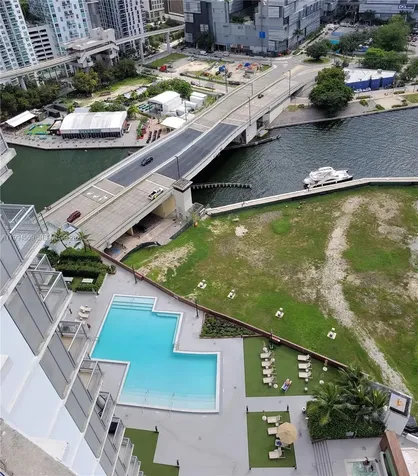 350 S Miami Avenue Miami FL 33130
