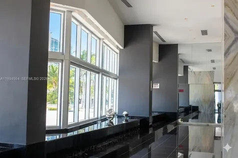 325 S Biscayne Boulevard Miami FL 33131