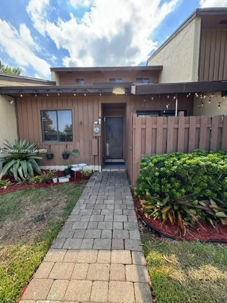 4183 SW 87th Terrace Davie FL 33328