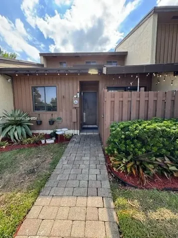 4183 SW 87th Terrace Davie FL 33328