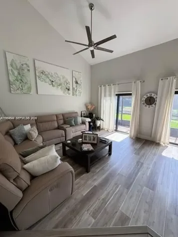 4183 SW 87th Terrace Davie FL 33328