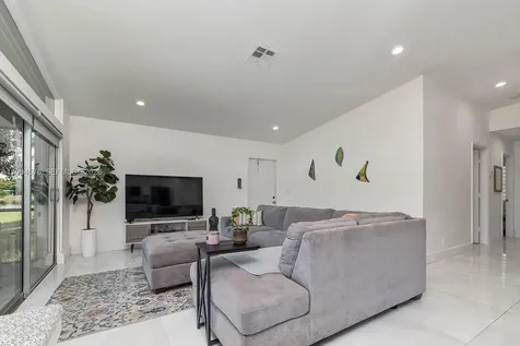 518 Woodgate Circle Sunrise FL 33326