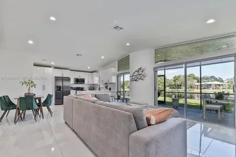 518 Woodgate Circle Sunrise FL 33326