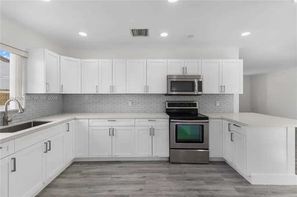 6820 Park Street Hollywood FL 33024