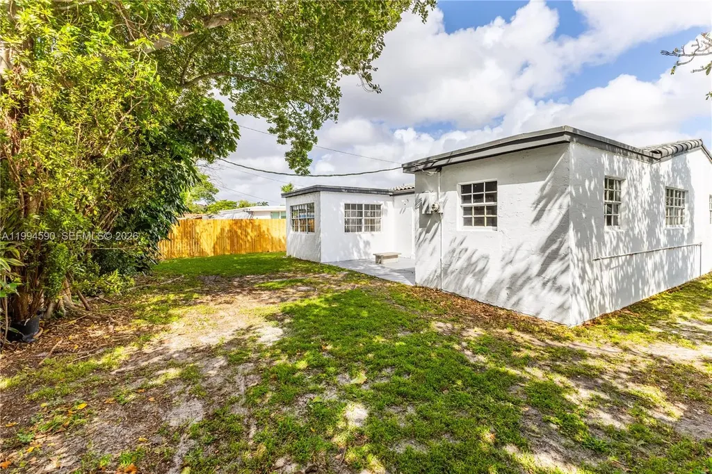 6820 Park Street Hollywood FL 33024