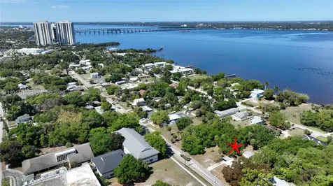 3381 Edgewood Avenue Fort Myers FL 33916