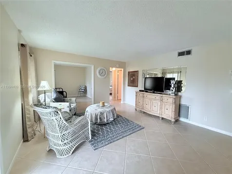 340 Pine Ridge Circle Green Acres FL 33463