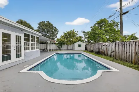 6842 NW 15th Street Plantation FL 33313