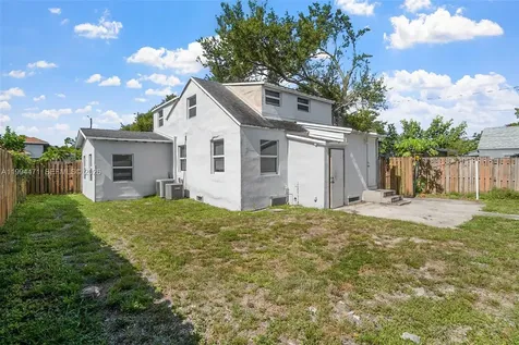 212 SW 11th Street Dania Beach FL 33004