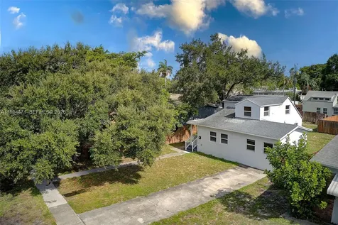 212 SW 11th Street Dania Beach FL 33004