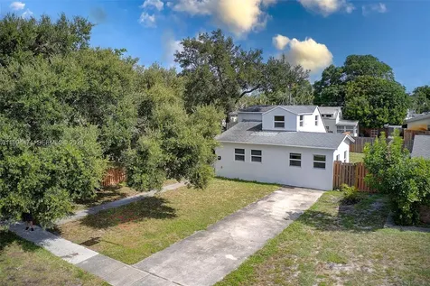 212 SW 11th Street Dania Beach FL 33004