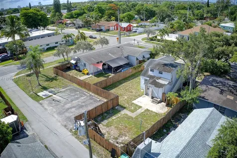 212 SW 11th Street Dania Beach FL 33004