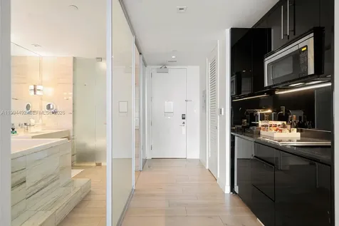 2201 Collins Avenue Miami Beach FL 33139
