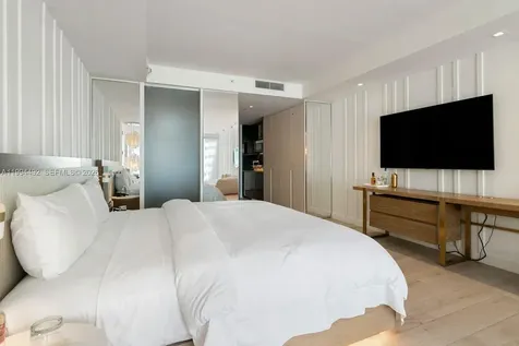 2201 Collins Avenue Miami Beach FL 33139