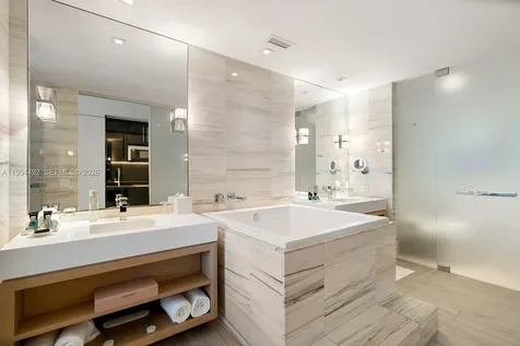 2201 Collins Avenue Miami Beach FL 33139