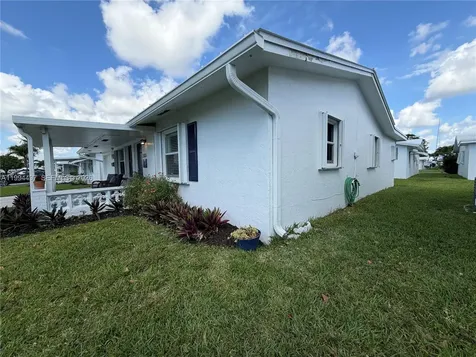 2105 SW Park Drive Boynton Beach FL 33426