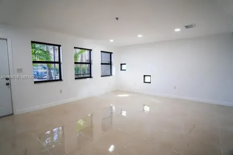 1622 NW 1st Avenue Miami FL 33136