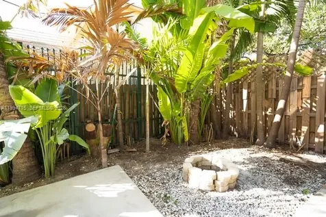 1622 NW 1st Avenue Miami FL 33136