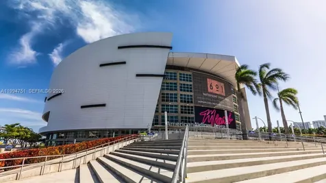 159 NE 6 Miami FL 33132