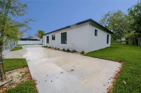 1112 NW 81st Street Miami FL 33150