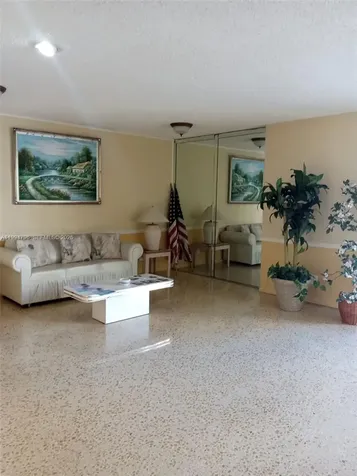 Lauderdale Lakes FL 33319