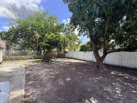 1026 NW 50th Street Miami FL 33127