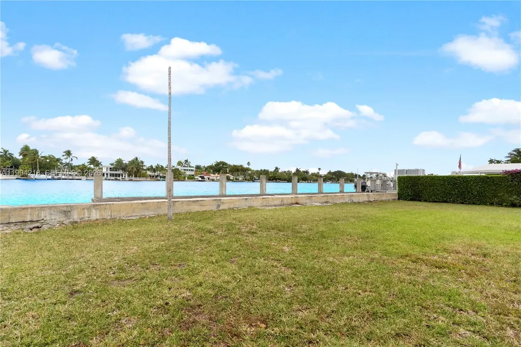 1018 S Northlake Drive Hollywood FL 33019