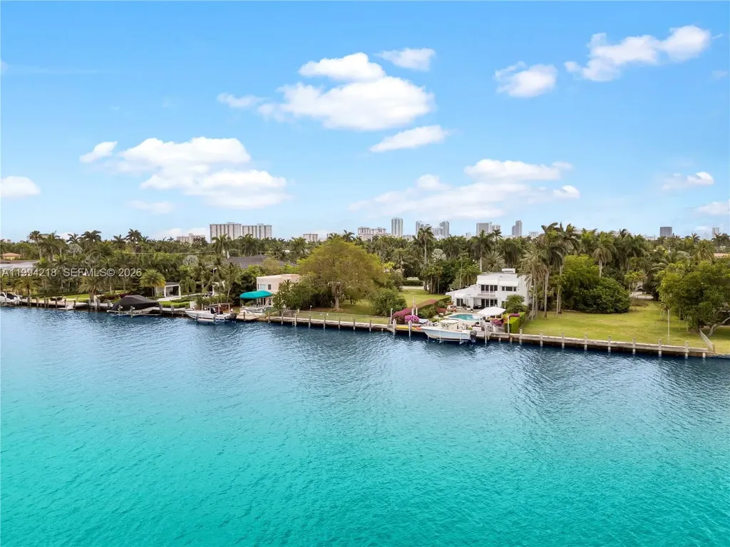 1018 S Northlake Drive Hollywood FL 33019