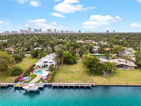 1018 S Northlake Drive Hollywood FL 33019