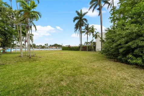 1018 S Northlake Drive Hollywood FL 33019