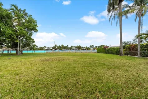 1018 S Northlake Drive Hollywood FL 33019
