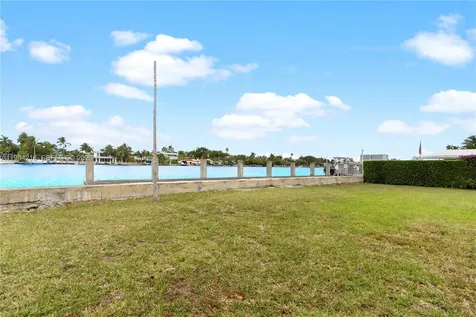 1018 S Northlake Drive Hollywood FL 33019