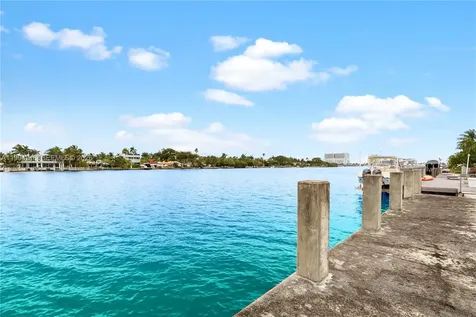 1018 S Northlake Drive Hollywood FL 33019