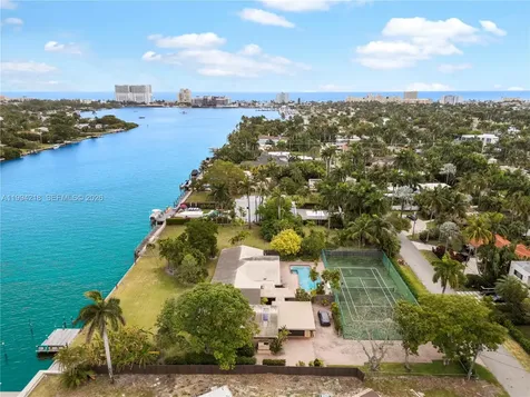 1018 S Northlake Drive Hollywood FL 33019