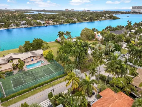 1018 S Northlake Drive Hollywood FL 33019