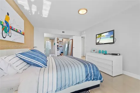 100 Bayview Drive Sunny Isles Beach FL 33160