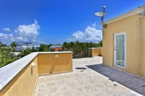 592 Fernwood Road Key Biscayne FL 33149
