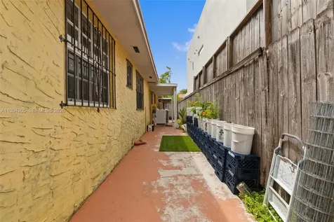 3147 Mcdonald Street Miami FL 33133