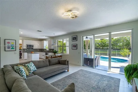 910 Sunflower Circle Weston FL 33327