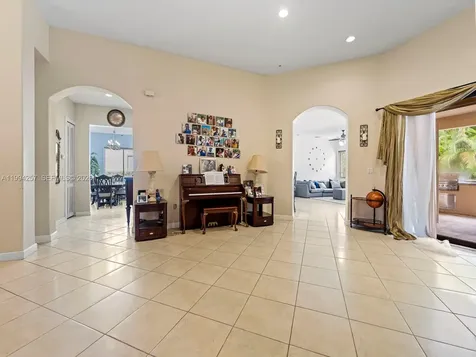 19385 SW 79th Court Cutler Bay FL 33157