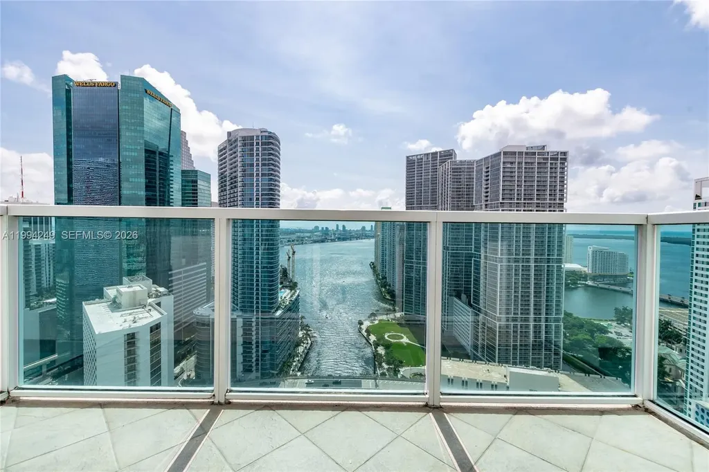 31 SE 5th Street Miami FL 33131